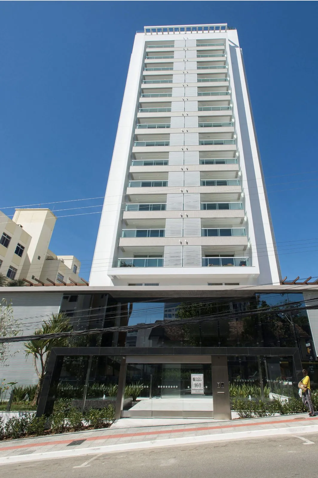 Fachada do edifício, vista diurna