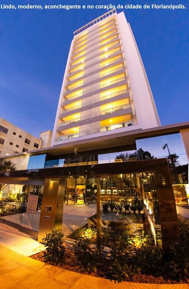 Fachada do edifício, vista noturna